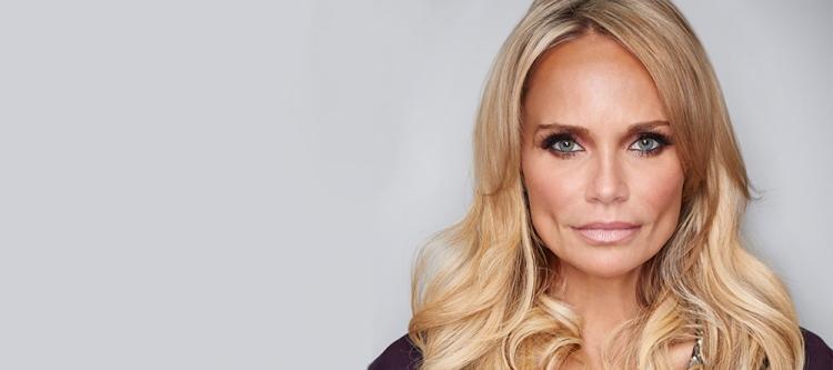 <p><strong>Kristin Chenoweth</strong></p>
