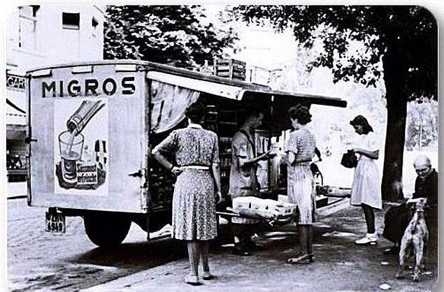 <p>107. 1960'lı yıllar. Migros kamyonu Etiler'de.</p>