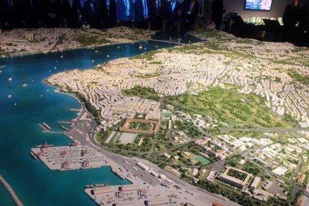 <p>İstanbul Ticaret Odası'nın (İTO) yapımını üstlendiği 96 metrekarelik İstanbul maketi ziyaretçilerinden tam not aldı.</p>
