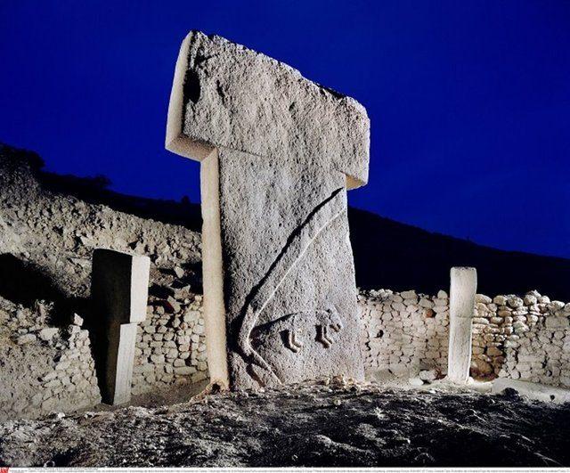 <p>İngiltere'de bulunan Stonehenge'den 7000, Mısır piramitlerinden 7500, bilinen en eski uygarlık olan Sümerler’den 6000 yıl daha eskidir.</p>

<p> </p>
