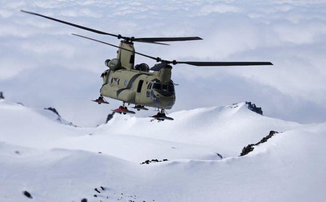 <p>Dünyanın en güvenilir ve en verimli ağır yük helikopteri olarak kabul edilen, çift pervanesiyle her türlü iklim, irtifa ve fırtına koşulunda görev yapabilen ve TSK'nın envanterine katmak için sipariş verdiği CH-47F Chinook'lar önümüzdeki ay teslim alınacak.</p>
<p> </p>