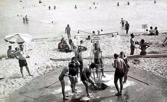 <p>52. Şimdiki yerinde marina, otel ve AVM bulunan Ataköy Plajı.</p>