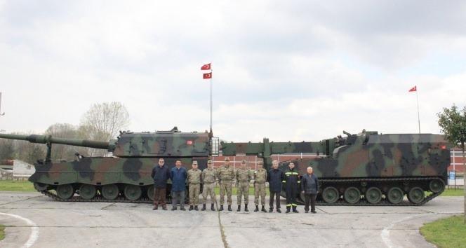 <p>Program kapsamında tasarım ve prototip üretim çalışmalarına Kara Kuvvetleri Teknik ve Proje Yönetim Daire Başkanlığı silah ve Mühimmat Şube Müdürlüğü Proje Yönetiminde 1995 yılında başlanan ve azami menzili 30 km olan 155mm/39 kalibre namluya sahip ilk prototip 1997 yılında üretilmiş, ancak daha uzun menzil ihtiyacı neticesinde yeni obüsün 155/52 kalibre silah sistemine sahip olması kararlaştırılmıştır.</p>