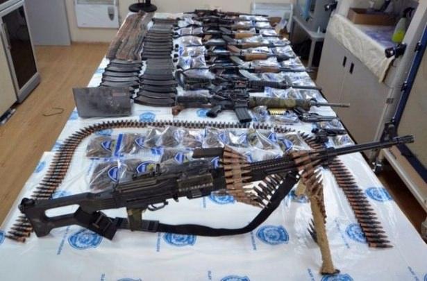 <p>‘Gernas Aras’ kod adlı F.A.’nın Van’ın Saray İlçesi Kapıköy Sınır Kapısı’nda görevli memurların kaçırılması eylemini gerçekleştirdiği belirlendi.İşte Van’da etkisiz hale getirilen teröristler...</p>
<p> </p>