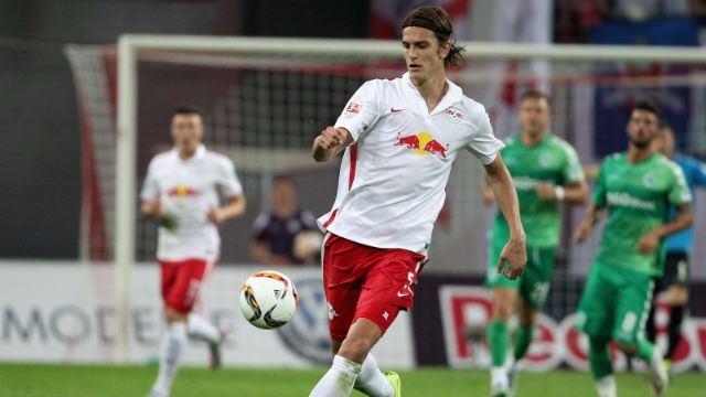 <p>Atınç Nukan</p>

<p>O zamanlar Almanya 2. Lig'de mücadele eden Leipzig'in, bir sonraki sezon Bundesliga'ya çıkmasıyla sözleşmedeki özel madde gereki Beşiktaş, 1 milyon Euro daha kasasını koydu. 1.96 boyundaki savunma oyuncusu geçen sezonun başında Kartal'a kiralık olarak geri döndü.</p>
