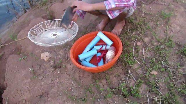 <p>İşte genç Youtuber'ın o ilginç avlanma taktiği...</p>

<p> </p>
