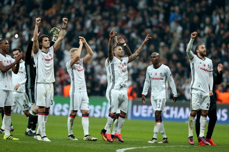 <p>Benfica'nın ilk yarıda çok iyi bir oyun ile 3-0'lık avantaj yakaladığını yazan gazete 2'nci yarı Beşiktaş taraftarının da müthiş baskısı ile beraberliği yakaladığını yazdı.</p>