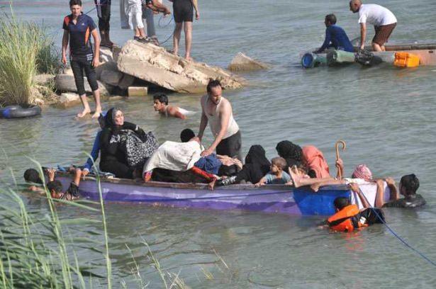 <p><strong>OPERASYON ERTELENMİŞTİ</strong></p>

<p>Irak ordusu, milisler ve aşiretlerin 23 Mayıs'ta kuşattığı Felluce'de, yaklaşık 50 bin sivil kentte sıkışmış durumda. Bağdat yönetimi, dün sivillerin zarar görmemesi için kent merkezindeki operasyonun ertelendiğini duyurmuştu.</p>
