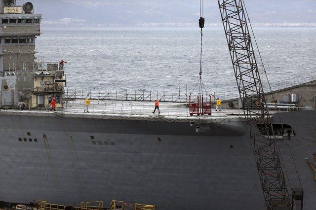 <p>İngiltere donanmasına ait son uçak gemisi HMS Illustrious, sökülerek hurdaya dönüştürüleceği İzmir'in Aliağa ilçesindeki Gemi Geri Dönüşüm Bölgesi'ne getirildi</p>

<p> </p>

<ul>
</ul>
