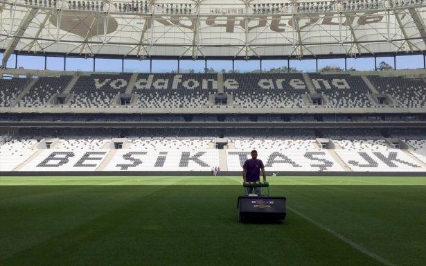 <p>Beşiktaş'ın Spor Toto Süper Lig'de 11 Nisan Pazartesi günü Bursaspor ile oynayacağı maçla hizmete girecek yeni stadı Vodafone Arena'da çalışmalarda sona yaklaşılıyor.</p>
