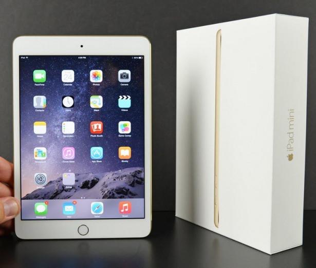 <div><strong>4 - KOLAY TAŞINIR - iPAD MINI 3 (VE iPAD MINI 2)</strong></div>
<div> </div>
<div>Tablette iPad vazgeçilmez bir seçenekse ve daha kolay taşınır bir cihaz arıyorsanız en iyi yanıt minik iPad’ler. Fiyat yüksek geldiği takdirde iPad Mini 3 yerine Mini 2’yi de tercih edebilirsiniz. Touch ID özelliği ve altın renk konusunda takıntınız bulunmuyorsa hiçbir şey kaybetmeyeceksiniz. </div>
<div> </div>
<div><em>Ağırlık: 331g Ekran: 7.9 inç Çözünürlük: 1536x2048 RAM: 1 GB Arka Kamera: 5 MP</em></div>