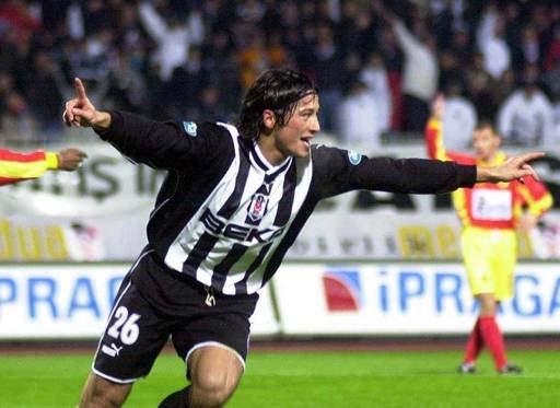 <p><strong>İlhan Mansız</strong></p>

<p> </p>

<p> </p>

<p>Beşiktaş'ın efsane golcüleri arasında yer alan İlhan Mansız, siyah beyazlı takıma şampiyonlukla veda etmişti.</p>

<p> </p>

<p> </p>
