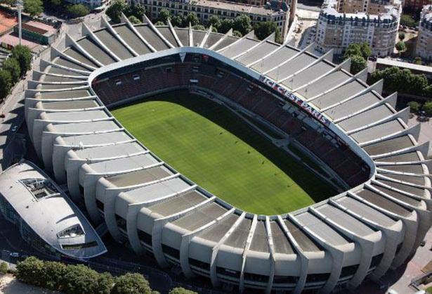 <p>Stade de France inşa edilene kadar ulusal stadyum olan Le parc, 1998 FIFA Dünya Kupası'na da ev sahipliği yapmıştır.</p>
