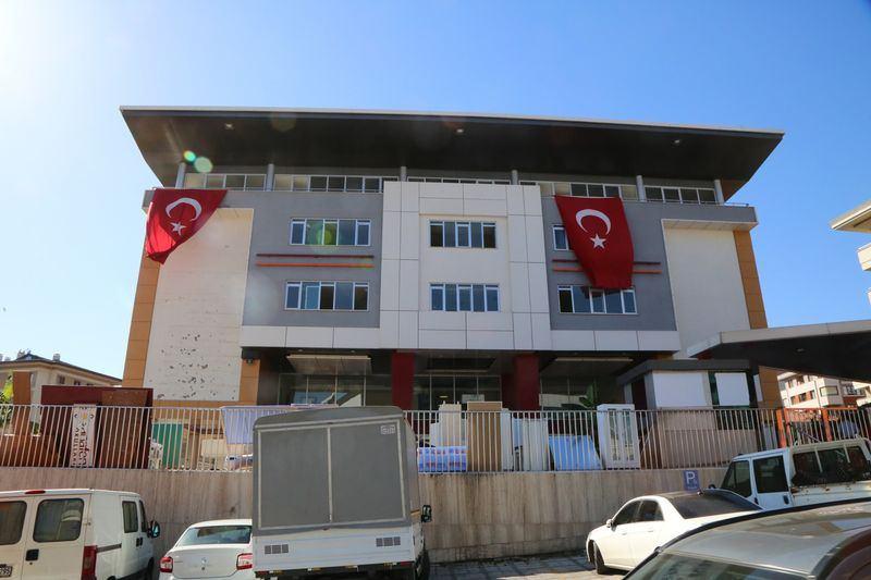 <p>Çekmeköy'de faaliyet gösteren Anafen okulunun kapatılması için 2014 yılında başlatılan hukuki sürecin tamamlanmasıyla okul kapatıldı.</p>