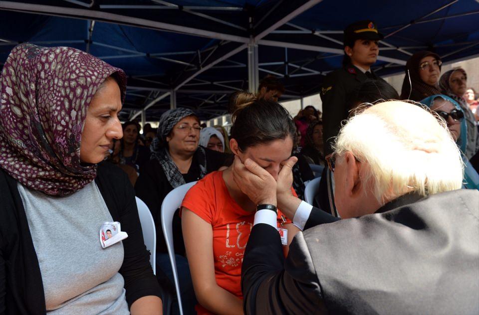 <p>Van'ın Çaldıran ilçesinde terör örgütü PKK'ya yönelik sürdürülen operasyonda şehit düşen Uzman Çavuş Ali Doğukan Kılınç, memleketi Eskişehir'de son yolculuğuna uğurlandı.</p>