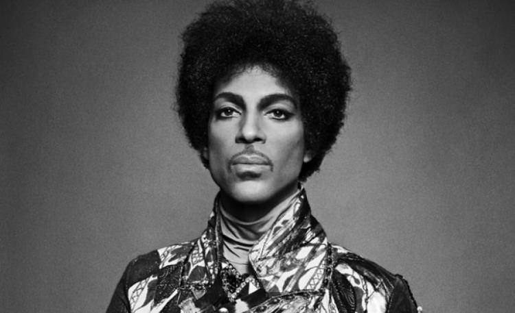 <p>21 Nisan 2016</p>

<p>Ünlü şarkıcı <strong>Prince Rogers Nelson</strong></p>
