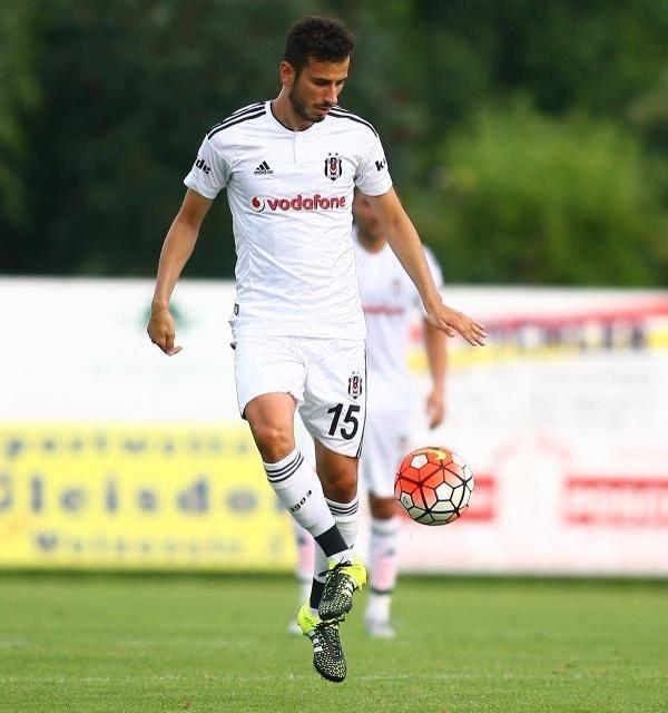 <p>Tolgay ve Veli Kavlak'ın sakatlanması sonucu orta saha sıkıntısı çeken Beşiktaş'ta, hiçbir futbolcunun Oğuzhan'ın, Atiba'nın yanında gösterdiği hücuma dönük performansı gösteremediği için Oğuzhan'ın (eğer transfer yapılmaz ise) Atiba'nın partneri olacağı kesin görünüyor.</p>
<p> </p>