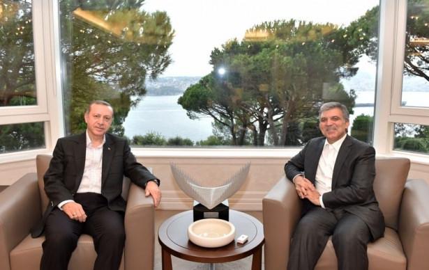 <p>Cumhurbaşkanı Recep Tayyip Erdoğan, 11. Cumhurbaşkanı Abdullah Gül'ü, Kurban Bayramı dolayısıyla ziyaret etti.</p>
