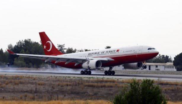 <p>THY'nin HABOM hangarında boyanan kabini 90 koltuklu Airbus A330-200 Prestige tipi uçağın bir tarafına 'Türkiye Cumhuriyeti' diğer tarafına ise 'Republic of Turkey' yazıldı. Uçağın kuyruğunda TC-ANA uçağındaki gibi dev bir Türk bayrağı yapıldı.</p>

<p> </p>
