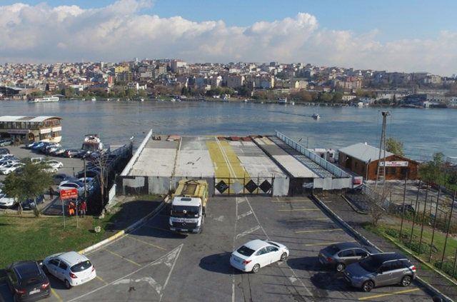 <p><strong>GALATA KÖPRÜSÜNÜN TARİHİ</strong><br />
<br />
Eski adıyla Cisr-i Cedit (Yeni Köprü) Köprüsü, 1845 yılında ilk önce ahşap olarak inşa edildi. Ancak kısa sürede eskiyen köprü, 1863 yılında yenilendi.</p>