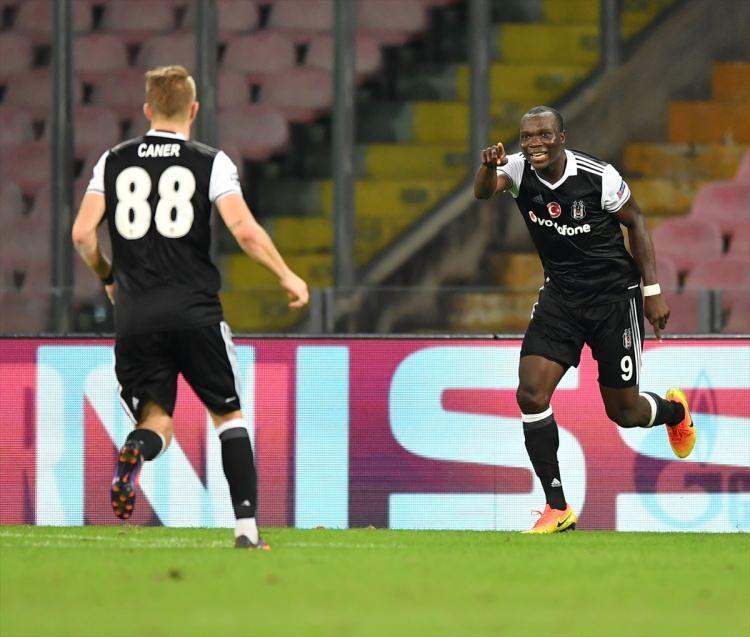 <p>DAILY MAIL: '7 YIL SONRA İLK GALİBİYET'<br />
<br />
İngiliz Daily Mail gazetesi de Beşiktaş'ın Napoli galibiyeti sonrası "Beşiktaş Napoli'yi 3-2 yendi. 7 yıl sonra şampiyonlar Ligi'ndeki ilk galibiyet" şeklinde okuyucularına duyurdu.</p>