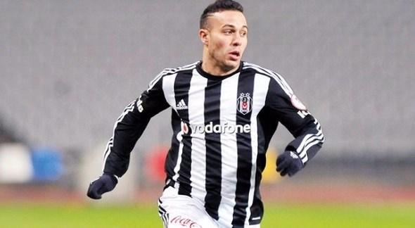 <p><strong>KERİM DE İSTENİYOR</strong><br />
<br />
Türkiye kariyerine 2009’da Kayserispor’da başlayan Ömer, 3 sezon bu takımda görev yapmıştı. Ömer yuvaya dönmeye hazırlanırken, Sarı-Kırmızılı takımın Beşiktaş’tan istediği bir diğer oyuncu ise Kerim Frei. </p>
