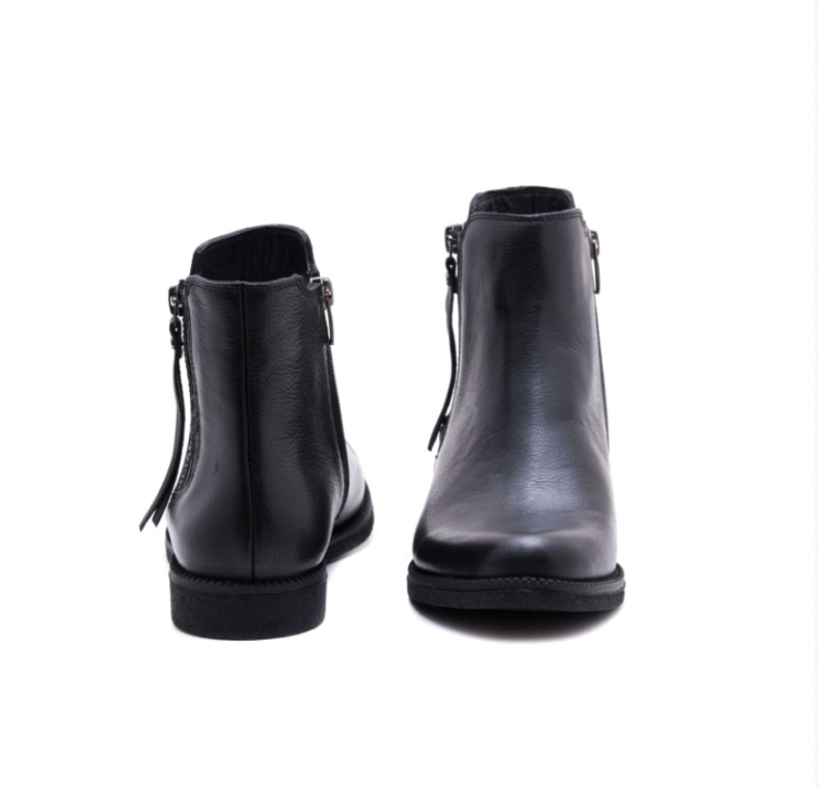 <p>Greyder 55461 Günlük Kadın Siyah Bot</p>

<p><strong>249,90 TL</strong></p>

<p> </p>
