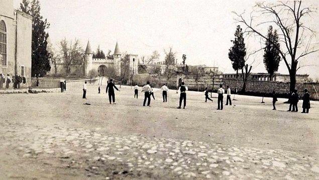 <p>32. Topkapı Sarayı 1. Avlu / 1920'ler.</p>