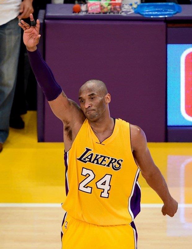 <p>Kobe Bryant</p>
<p>Kobe Bryant - 50 milyon euro <br />
<br />
Kazancı: 25 milyon euro<br />
Sponsorluk geliri: 25 milyon euro</p>