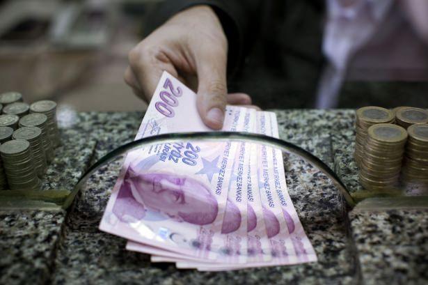 <p>Mustafa Küçük, Şefik Dizdar, Hamdi Akın yeni isimlerden bir kaçı. Ayrıca Limak'ın ortakları Sezai Bacaksız ve Nihat Özdemir de dolar milayrderi olarak listeye dönüş yaptı. Listede dolar milyarderleri arasında 5 tane kadın bulunuyor. Ayrıca bir tane de dolar milyarderliğine aday olan, kendi servetini yaratan kadın var.” şeklinde konuştu.<br />
<br />
<span style="color:#FF8C00"><strong>İşte Türkiye'nin en zengin 10 ismi...</strong></span></p>