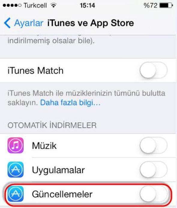 <p>Uygulamaları haberiniz olmadan güncelleyen iPhone bu nedenle batarya ömrünü de hızla tüketebiliyor. İlgili ayarı yaparak güncelleştirmeleri sadece siz istediğinizde yapabilirsiniz. Bunun için Ayarlar>iTunes ve App Store bölümünden bu özelliği kapatabilirsiniz.</p>
