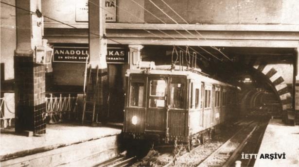 <p>1950 - Tünel'in başlangıçta elektrifikasyona geçişe kadar 94 yıl süreyle aralıksız hizmet veren ahşap vagonlar</p>
<p> </p>