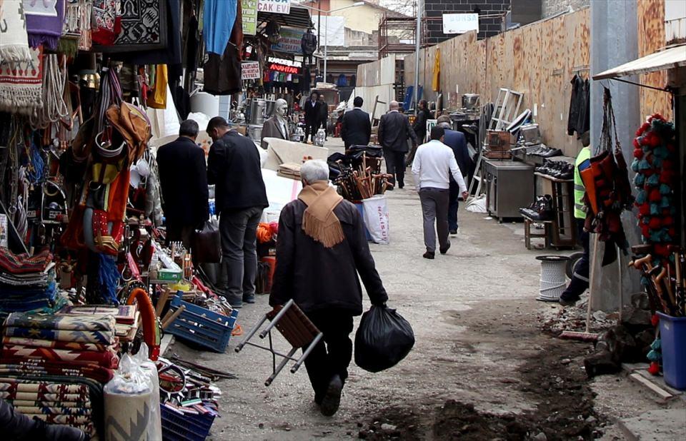 <p>Tarihi çarşının önceki hali buraya hiç yakışmıyordu. Gelen yabancılar da beğenmiyordu. </p>
