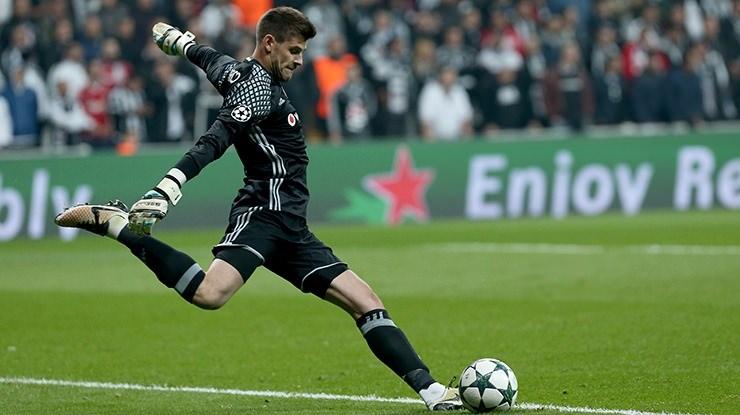 <p>Galatasaraylı Muslera’nın 2012’de Manchester United karşısında kurtardığı penaltıdan sonra Şampiyonlar Ligi’nde bir Türk takımı namına penaltı kurtaran ikinci isim Fabricio oldu.<br />
(Hürriyet)</p>
