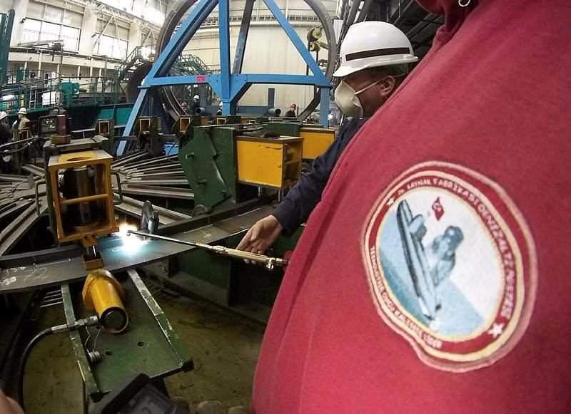 <p>Gölcük Tersanesi Komutanlığı olarak önceki projelerden elde edilen tecrübe ve bilgi birikiminin aksaksız ve sürekli güncellenerek Yeni Tip Denizaltı Projesi faaliyetlerine aktarılması en önemli hedefimizdir."</p>

<p> </p>
