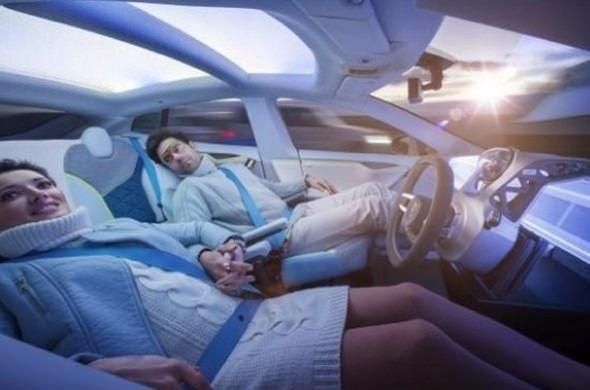 <p>Sürücüsüz araç üretmek için bilgisayar, makine, elektronik ve mekatronik mühendisi ile endüstriyel tasarımcılar gibi birçok farklı disiplini içeren geniş bir ekibe sahip olmak gerektiğini ifade eden Çuhadaroğlu, “Otonom araç sektöründe çalışacak mühendislerin paradigma değişimini gerçekleştirebilecek bir vizyon ve klasik mühendislik projelerinden farklı bir bakış açısına sahip olması bekleniyor” diyor.</p>

<p>Uzmanlara göre yakın gelecekte bu sektörde çalışacak mühendisler, diğer mühendislik maaşlarının üzerinde bir gelir elde edecek.</p>
