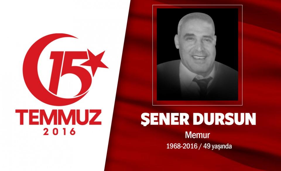 <p>Şener Dursun Memur 15 Temmuz gecesi FETÖ tarafından gerçekleştirilen darbe girişimi sırasında, amcası Mikail Dursun ile beraber Cumhurbaşkanlığı Külliyesi’ne doğru yola çıkan Şener Dursun, Dikimevi’nden Kızılay’a gidişi kapatan tanklar nedeniyle Külliyeye ulaşamadı. Binlerce insanın toplandığı bölgede tanklara karşı direnen 48 yaşındaki Şener Dursun’un kalbi bu yaşananlara dayanamadı ve hastaneye kaldırıldı. Kalp krizi geçiren Dursun’un ailesine gece 01.30 sıralarında haber verildi. Dursun, hastanede şehit oldu. </p>

<p> </p>
