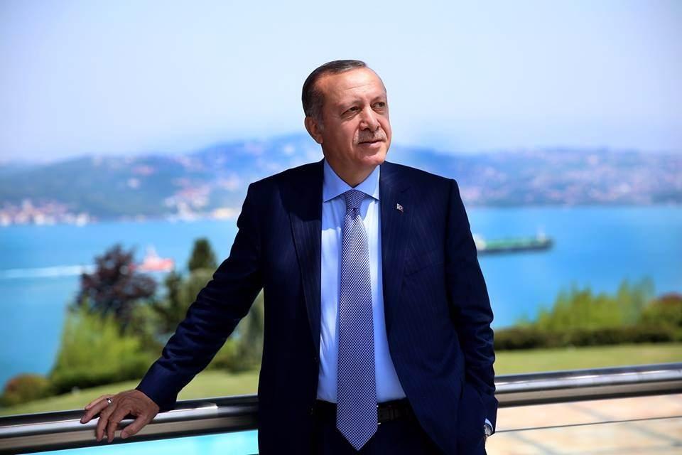 <p>Cumhurbaşkanı Recep Tayyip  Erdoğan, bugün resmi Instagram ve Facebook hesaplarından özel kareler paylaştı.</p>

<p> </p>

