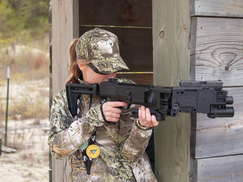 <p><strong>İlk etapta 200 tane alınacak </strong></p>
<p>İlk partide 200 adet satın alınacak olan "Cornershot" tipi silah, PKK terör örgütünün şehir yapılanmasına karşı yürütülen operasyonlarda görev alan güvenlik güçlerinin kullanımına verilecek.</p>