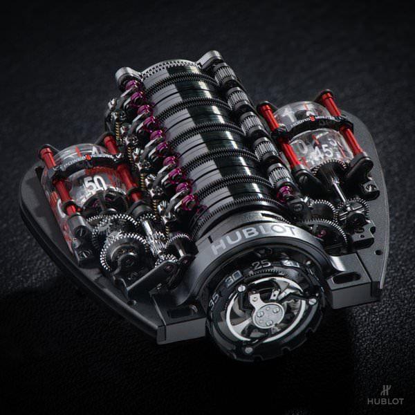 <p>Mekanizmanın ana yayını içinde tutan tambur, saatin depolayabileceği güç rezervini belirliyor. Yani bir saat çift tamburlu ise bu artı bir özellik zira her gün kurmayı gerektirmeyecek demektir.</p>
