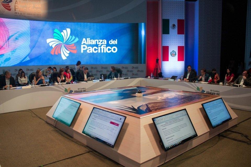 <p>Valle del Cauca yönetim bölgesinin başkenti Cali'deki Pasifik Vadisi Etkinlik Merkez'inde gerçekleştirilen zirve, 4 ülkenin dışişleri bakanlarının katıldığı Bakanlar Konseyi toplantısı ile başladı.</p>

<p> </p>
