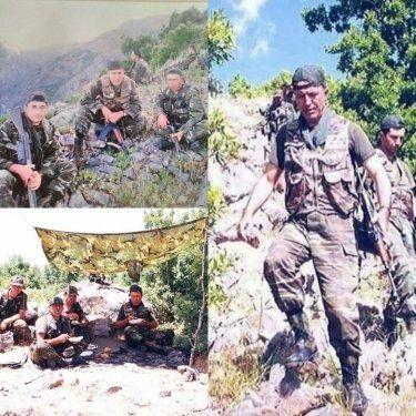 <p>Genelkurmay Başkanı Hulusi Akar<br />
<br />
Genelkurmay Başkanı Orgeneral Hulusi Akar'ın 1998 yılında Tunceli Dağlarındaki operasyon sırasında çekilen görüntüleri ilk kez ortaya çıktı. </p>

<p>İlk kez görülen karelerden birinde Orgeneral Akar, Tunceli Dağlarında askerleriyle birlikte operasyon sırasında görüntülenmiş.<br />
<br />
Sosyal medyaya düşen fotoğrafların 1998-2000 yılları arasında Hulusi Akar’ın görev yaptığı Tunceli’nin Hozat kırsalında çekildiği tahmin ediliyor.</p>
