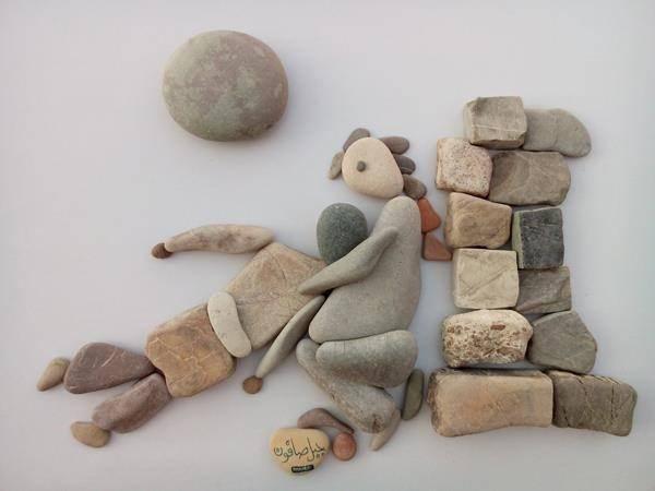 <p>Hatay'daki Kel Dağından değişik şekillerdeki ve çeşitli ebatlardaki taşları toplayan sanatçı, her konudan figürler oluştururken ağırlıklı olarak savaşın insanlar üzerindeki etkisini yansıtıyor.</p>
