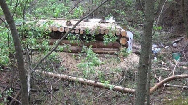 <p>Rus basınında yer alan habere göre 38 yaşındaki bir kişi, kıyamet kopacak hikayelerinden etkilenerek ormanda yaptığı sığına yerleşti.</p>

<p> </p>
