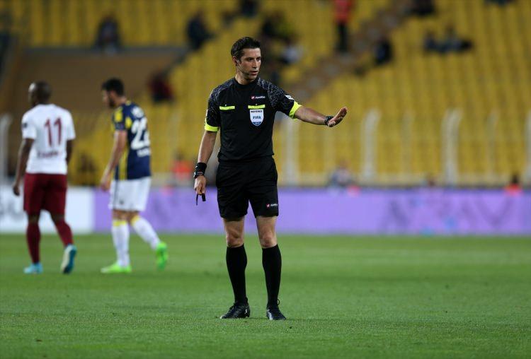 <p>TFF verilerine göre hakemlerin Süper Lig, 1. Lig, Ziraat Türkiye Kupası, 2. Lig, 3. Lig'de ve 4. hakem olarak çıktıkları maçlardan aldıkları ücretler şöyle:</p>

<p><strong>ALİ PALABIYIK</strong></p>

<p>28 maç yönetti.</p>

<p>Aylık 20 bin TL maaş,</p>

<p>147 bin 250 TL maç geliri ve 10 ayda toplam 347 bin 250 TL kazandı.</p>
