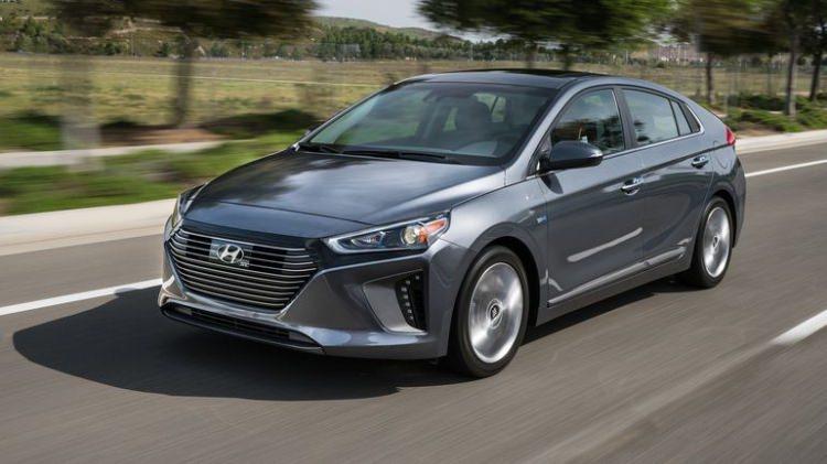<p>Hyundai'nin sürprizi ise Ioniq! Hibrid olan aracın Haziean'da Türkiye'ye gelmesi bekleniyor.</p>
