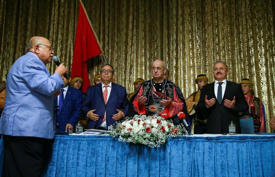 <p>Kahraman, Refah-Yol Hükümeti döneminde de bazı karanlık odakların yükselişe geçen Türkiye'nin ayağa kalkmasını engellemek için 28 Şubat oyununu oynadıklarını söyledi. </p>
<p> </p>