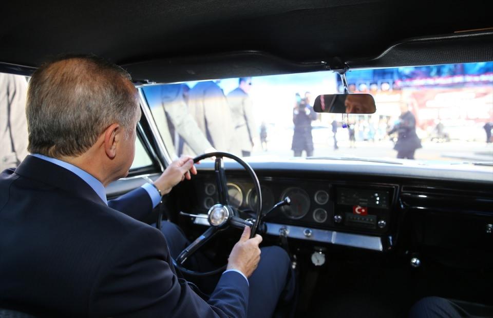 <p>Cumhurbaşkanı Recep Tayyip Erdoğan, Ankara'nın Akyurt ilçesinde otomobil galerilerinin bulunduğu OTONOMİ'nin açılış törenine katıldı.</p>

