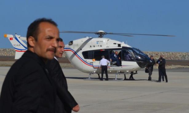 <p>Hükümete ve bakanlıklarına İstanbul'da inşa edilen üçüncü havalimanı ile ilgili eleştiride bulunanlara en güzel cevabın Ordu-Giresun Havalimanı olduğunu anlatan Bakan Elvan, dünyada örnek gösterilecek bir havalimanı inşaatında sona geldiklerini vurguladı.</p>

<p> </p>
