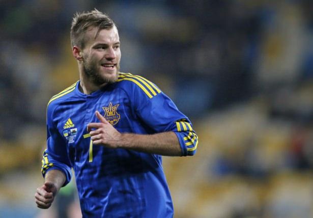 <p><strong>Jürgen Klopp'a Ukraynalı makine!</strong><br />
<br />
İngiltere Premier Lig ekipleri Arsenal ve Everton ile ismi anılan Dynamo Kiev'in yıldızı Andriy Yarmolenko'nun Liverpool yolunda olduğu ortaya çıktı.</p>